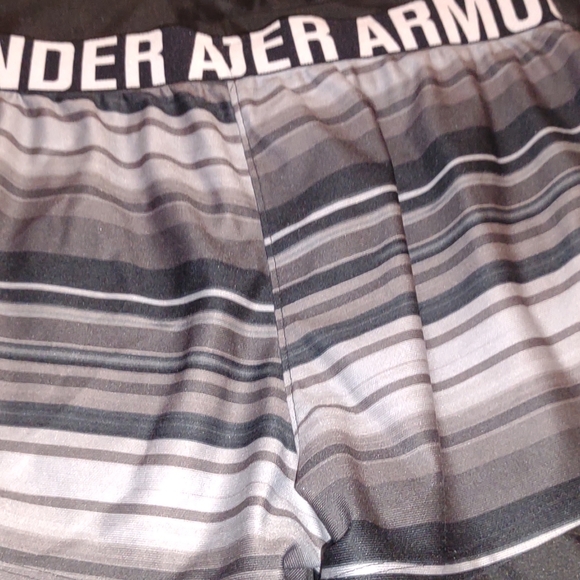 Women's Under Armour Dri-Fit Shorts - Picture 2 of 4